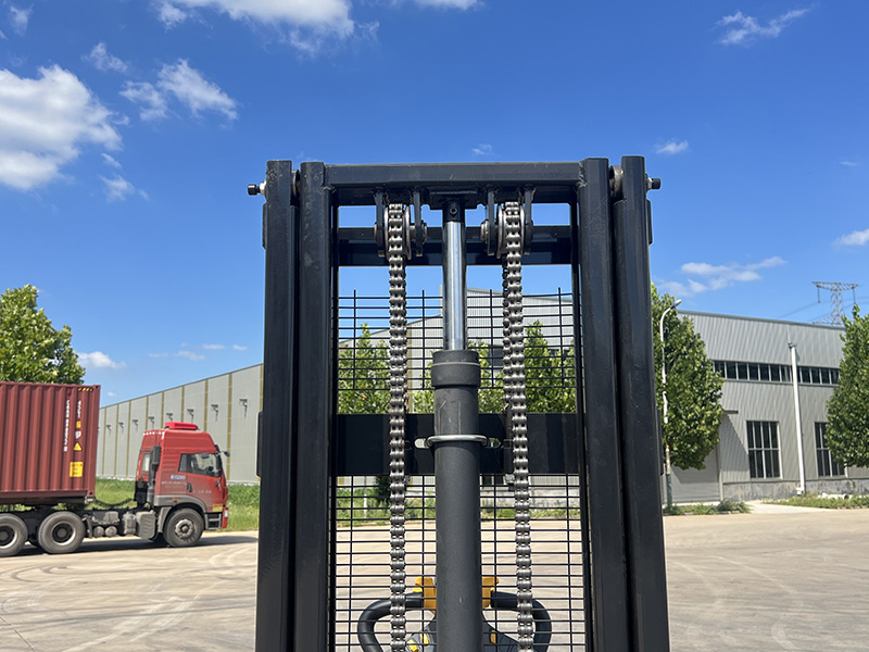 CDD-15（站架式堆高车）