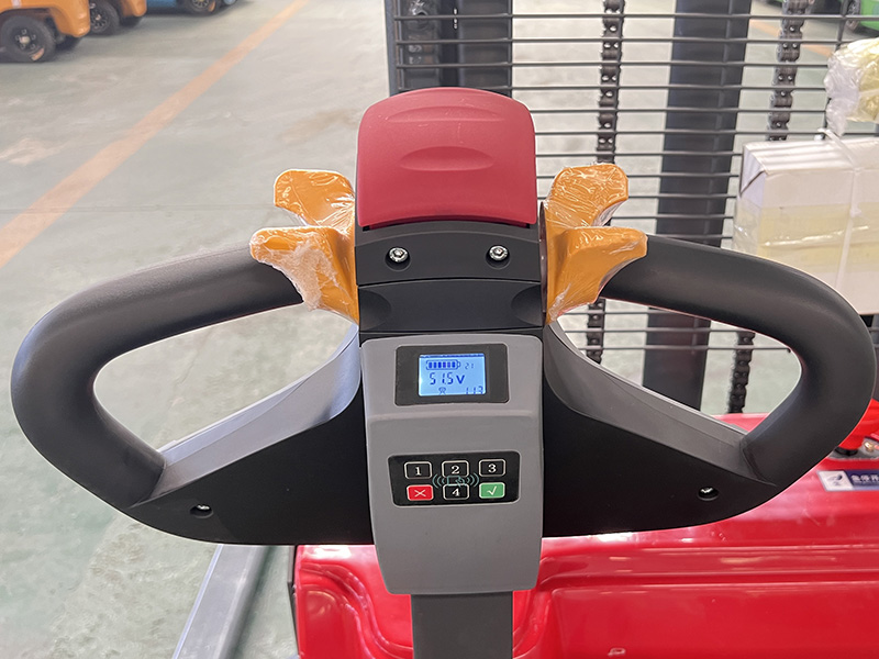 CDD-15（宽支腿堆高车）