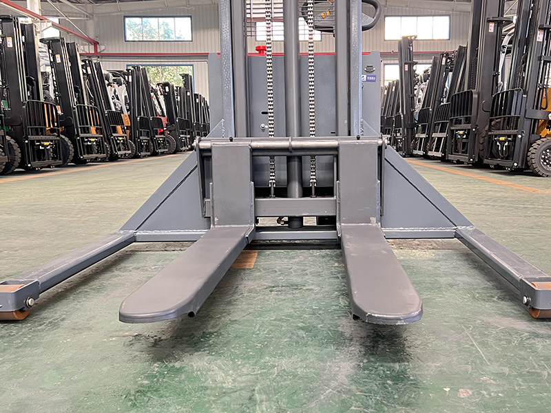 CDD-15（宽支腿堆高车）