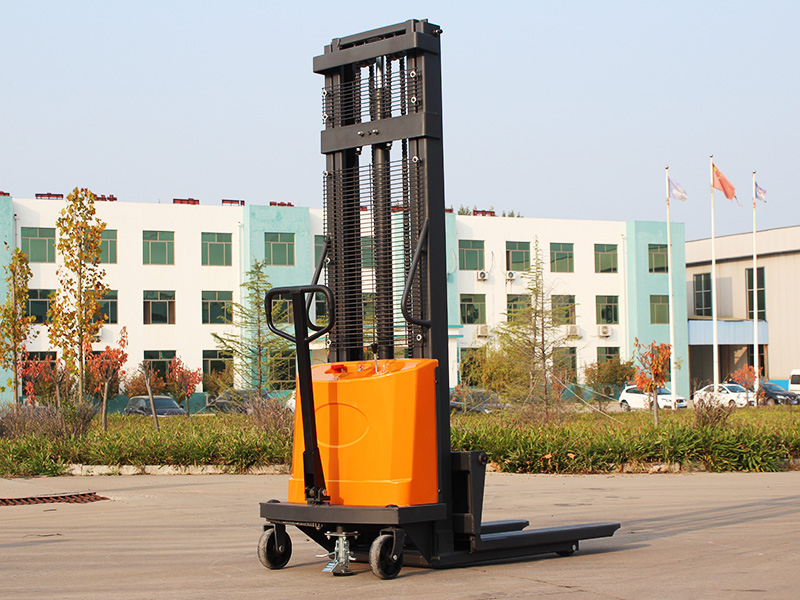 CDD-15（半电动堆高车）