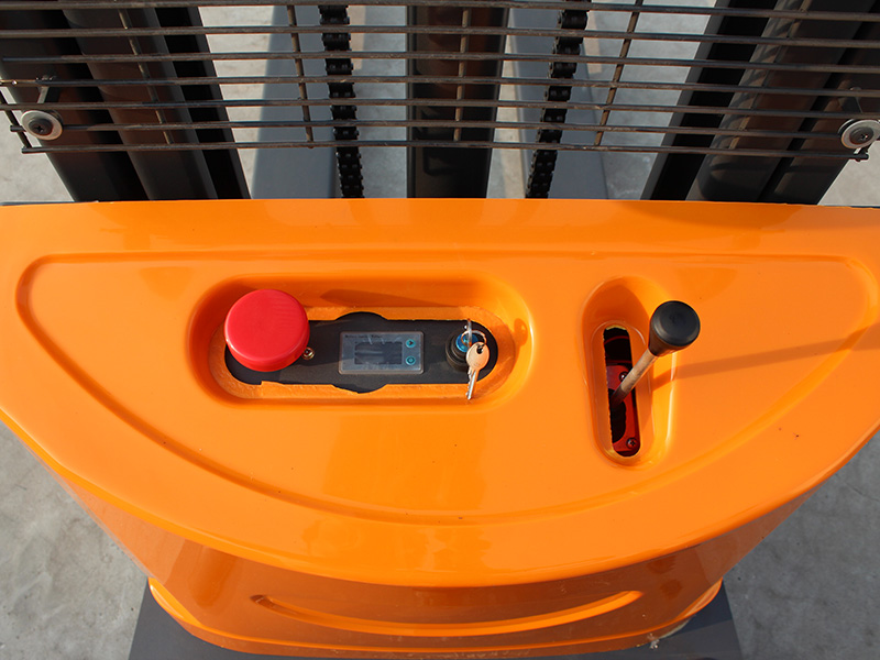 CDD-15（半电动堆高车）